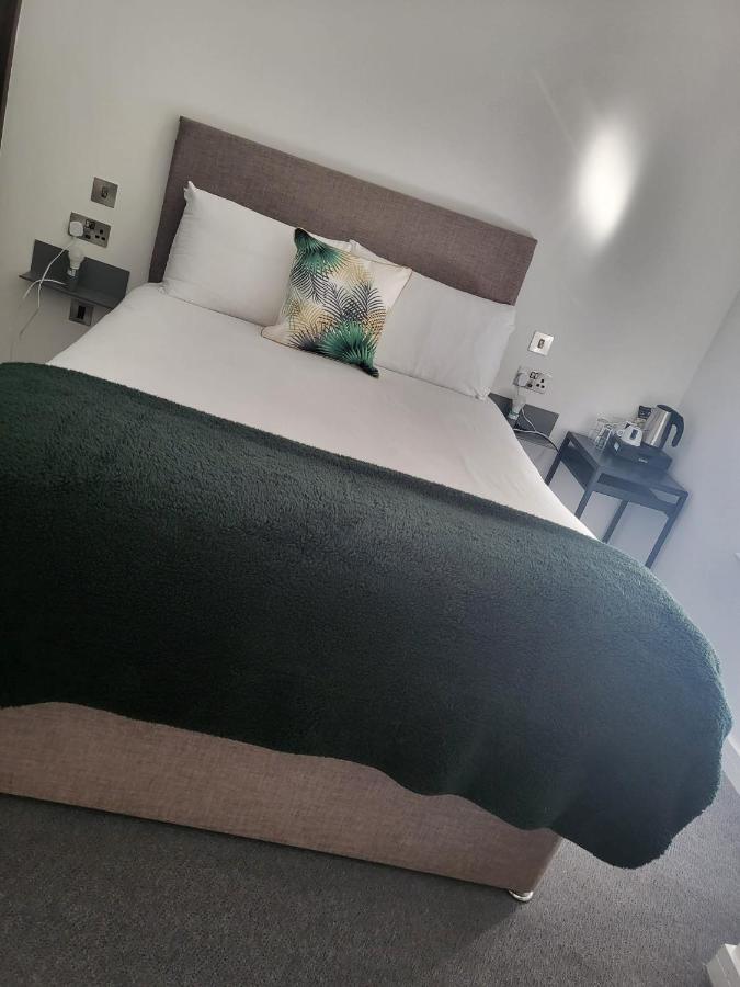 Q8 Boutique Hotel Портсмът Екстериор снимка