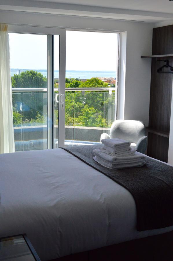 Q8 Boutique Hotel Портсмът Екстериор снимка